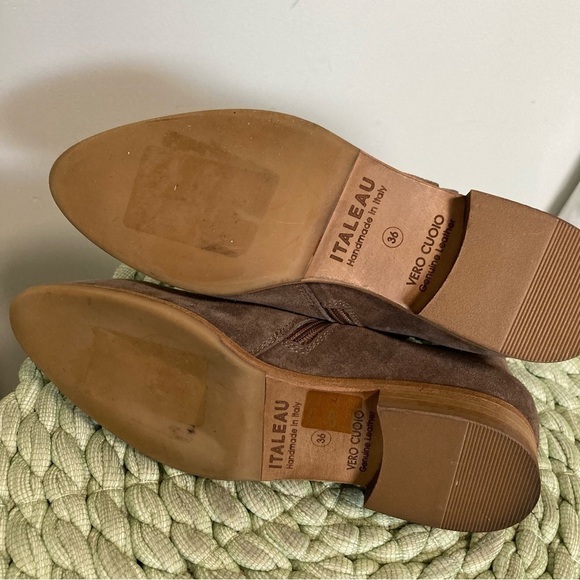 NWOB Italeau Miralda Nut Brown Suede Micro Stud Ankle Booties - Picture 9 of 12